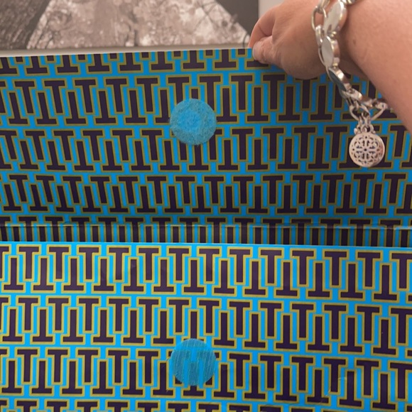 Tory Burch gift bag 20 x 18x 6  Velcro Closure - Picture 4 of 5